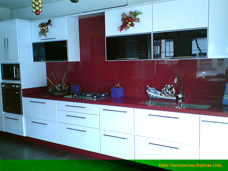 Cocinas integrales terminadas en pintura poliuretano