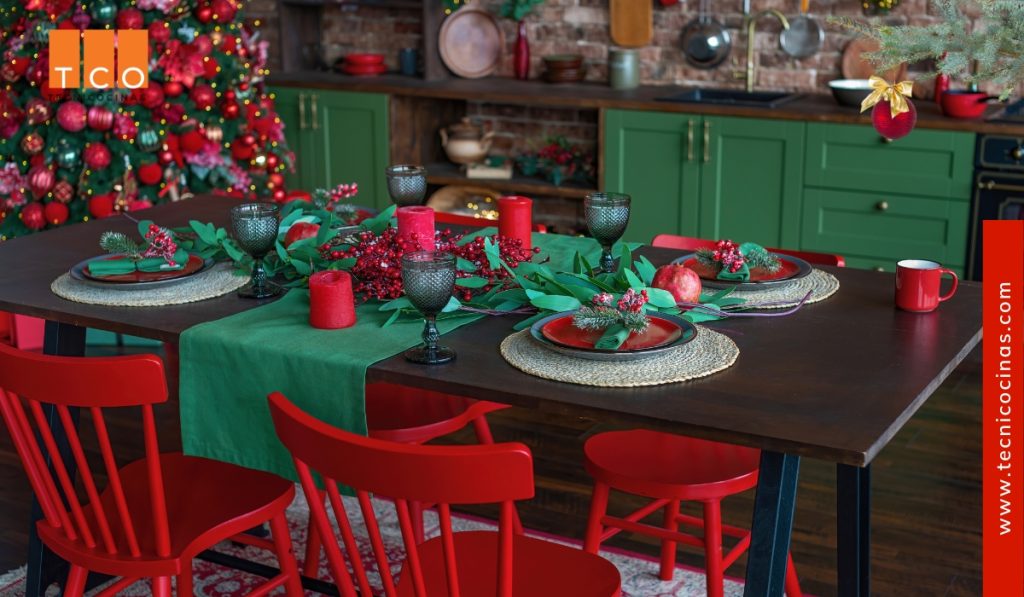 Transforma la mesa de comedor en un centro navideño