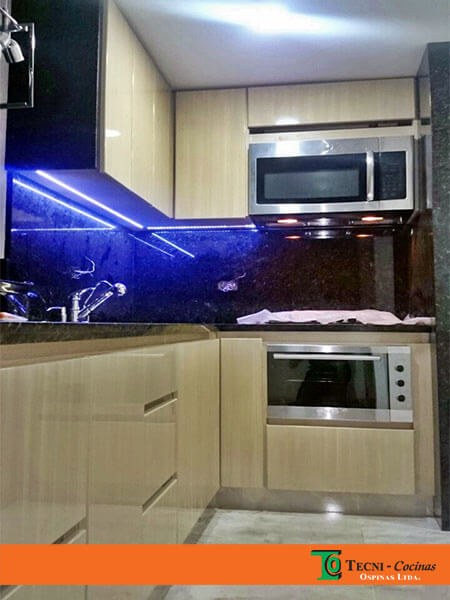 Cocinas integrales terminadas en pintura poliuretano