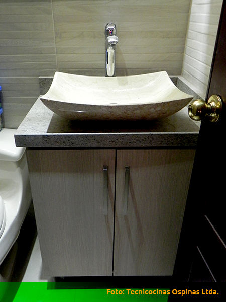 Muebles de baño, acabados en fórmica, mármol y granito.