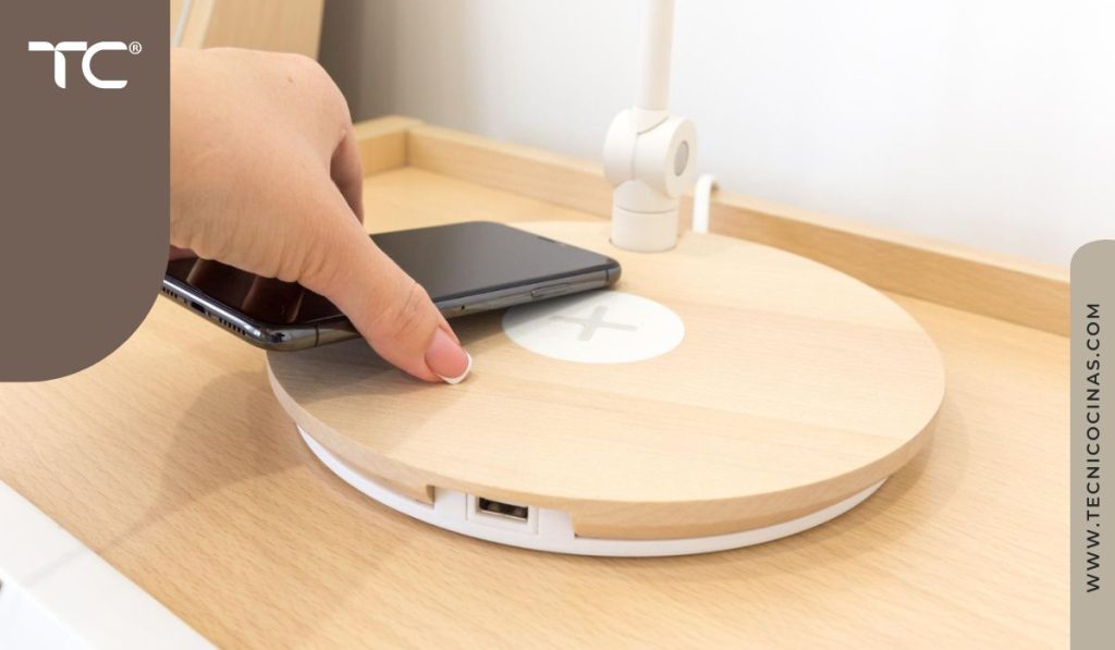 Estación de carga circular con puertos USB múltiples y carga inalámbrica