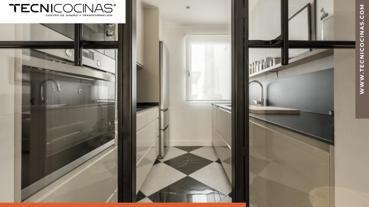 Cerramientos de cristal en cocinas abiertas, separar sin perder luz - Tecnicocinas