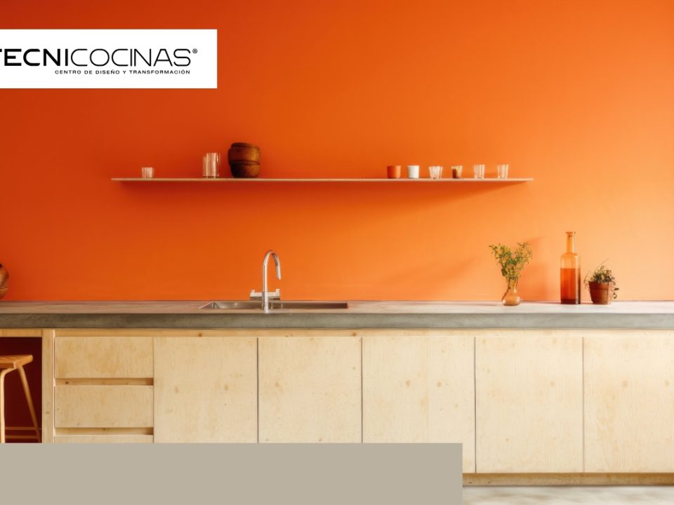 Cocina naranja con los colores de temporada para el 2025.