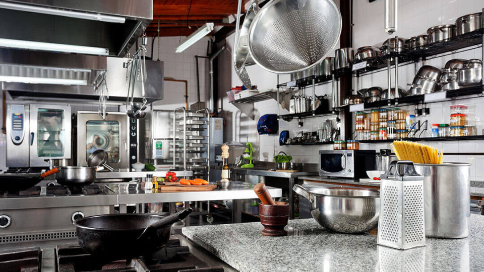 Listado de electrodomésticos y utensilios básicos necesarios en tu cocina integral