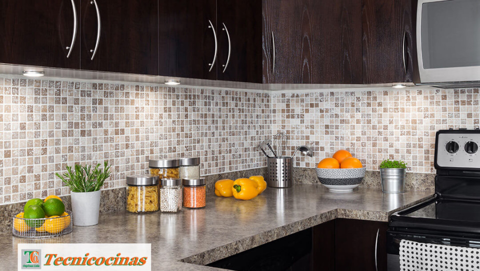 ✅ ¿Qué es el estilo backsplash y por qué deberías usarlo en tu cocina?