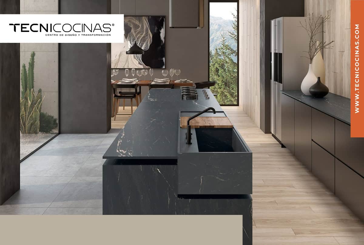 Gramarstone en una cocina moderna en Colombia.