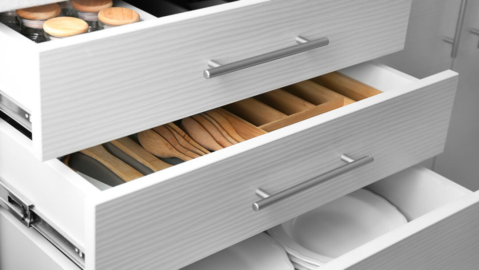 Herrajes y accesorios con estilo para tu cocina, detalles que diferencian
