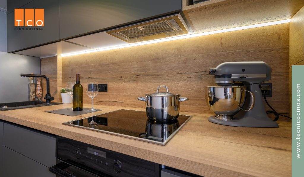 ¿Qué elementos de iluminación deberías usar en los diferentes tipos de cocinas y muebles?