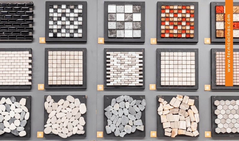 Diferentes texturas de mosaicos para cocinas integrales