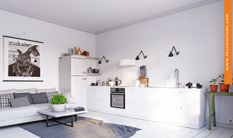 Cocina minimalista blanca integrada con la sala, tendencia en 2023