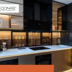 Vitrina de cocina con vidrio ahumado, marco negro e iluminación interior